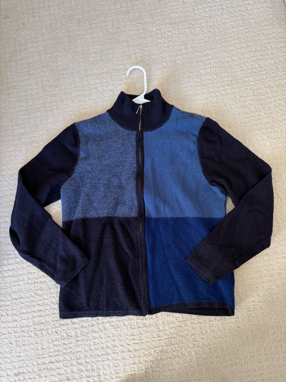 Vintage Women’s Retro Colorblock Zip-Front Sweater in Navy and Blue 100% Wool